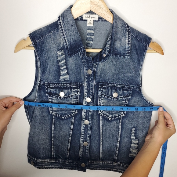 NWT Tribal Jean Distressed Jean Jacket Vest - Picture 6 of 7